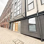 Luxury 3 Bedroom Apt. Leeds Centre
