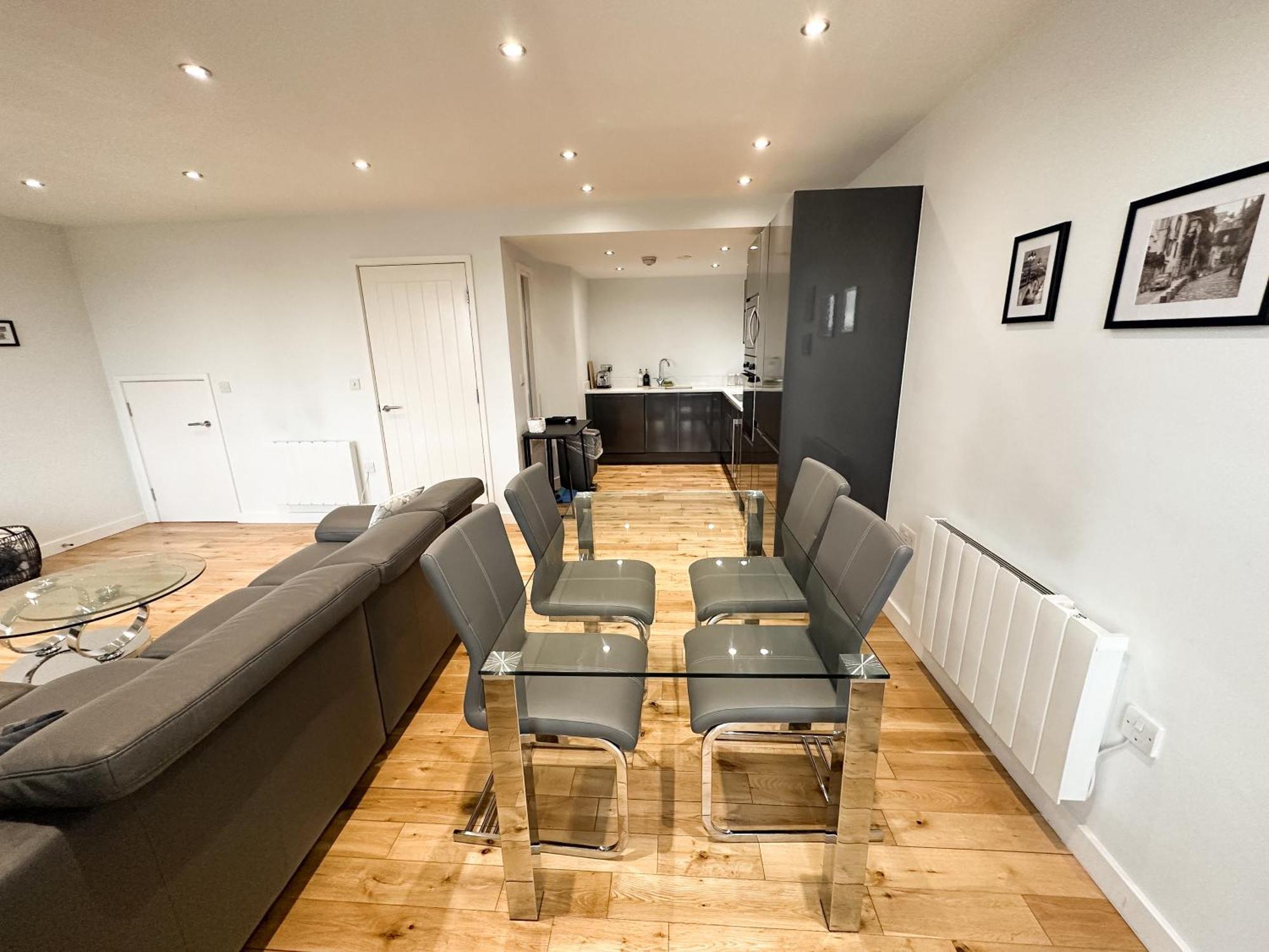 Apartment Luxury 3 Bedroom Apt. Leeds Centre