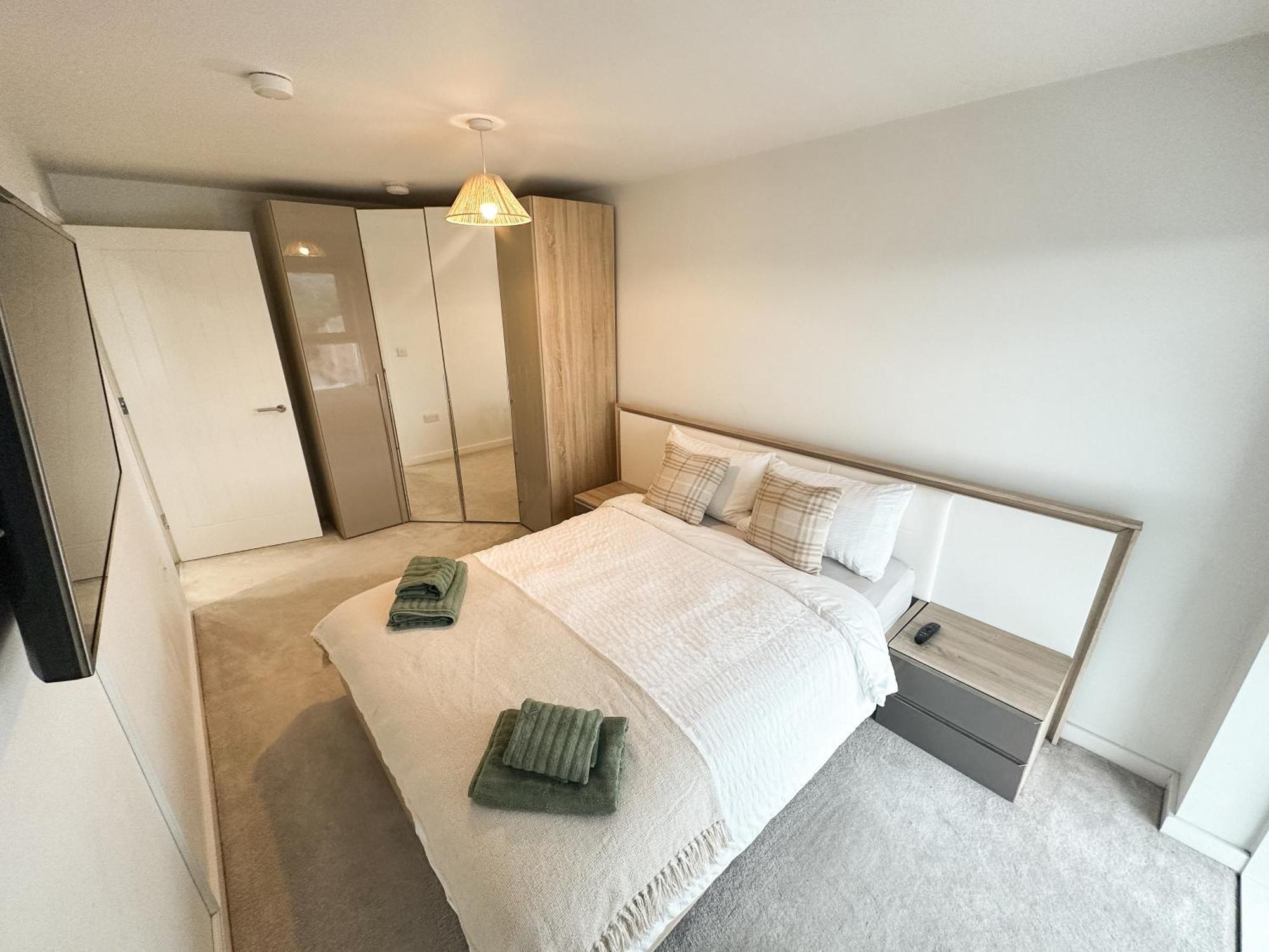 Luxury 3 Bedroom Apt. Leeds Centre Apartment
