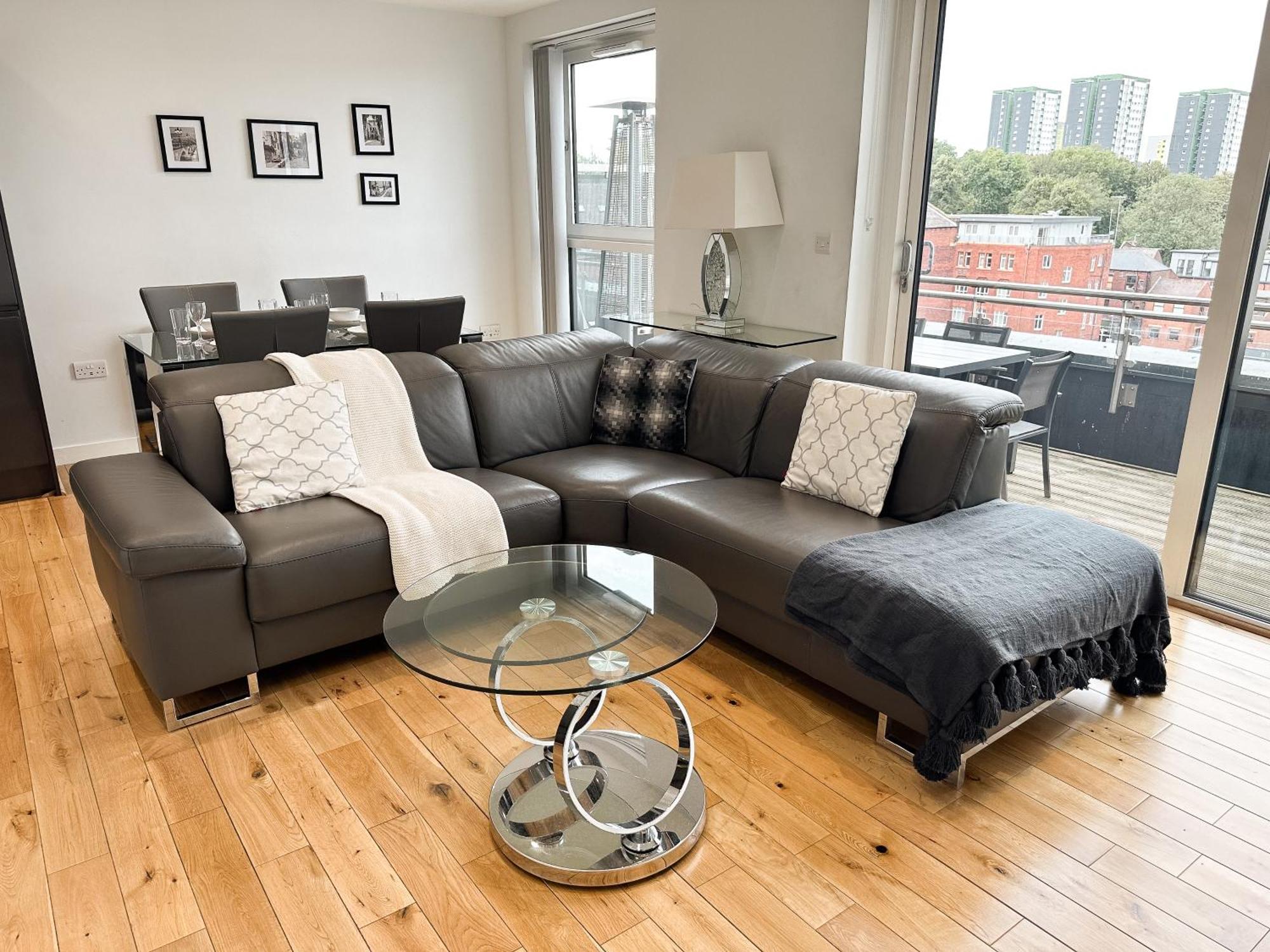 Apartment Luxury 3 Bedroom Apt. Leeds Centre *